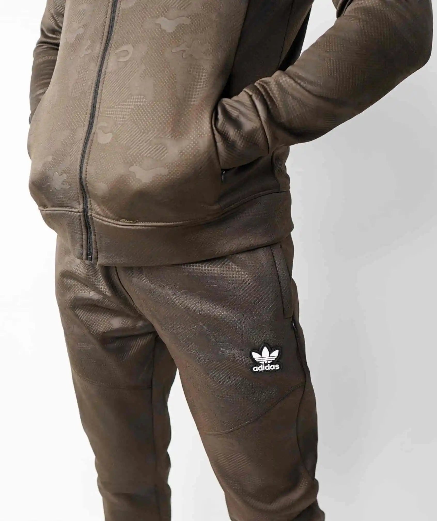 DOUBLE KNOT EMBOSS WINTER TRACKSUIT - Fusion Gears