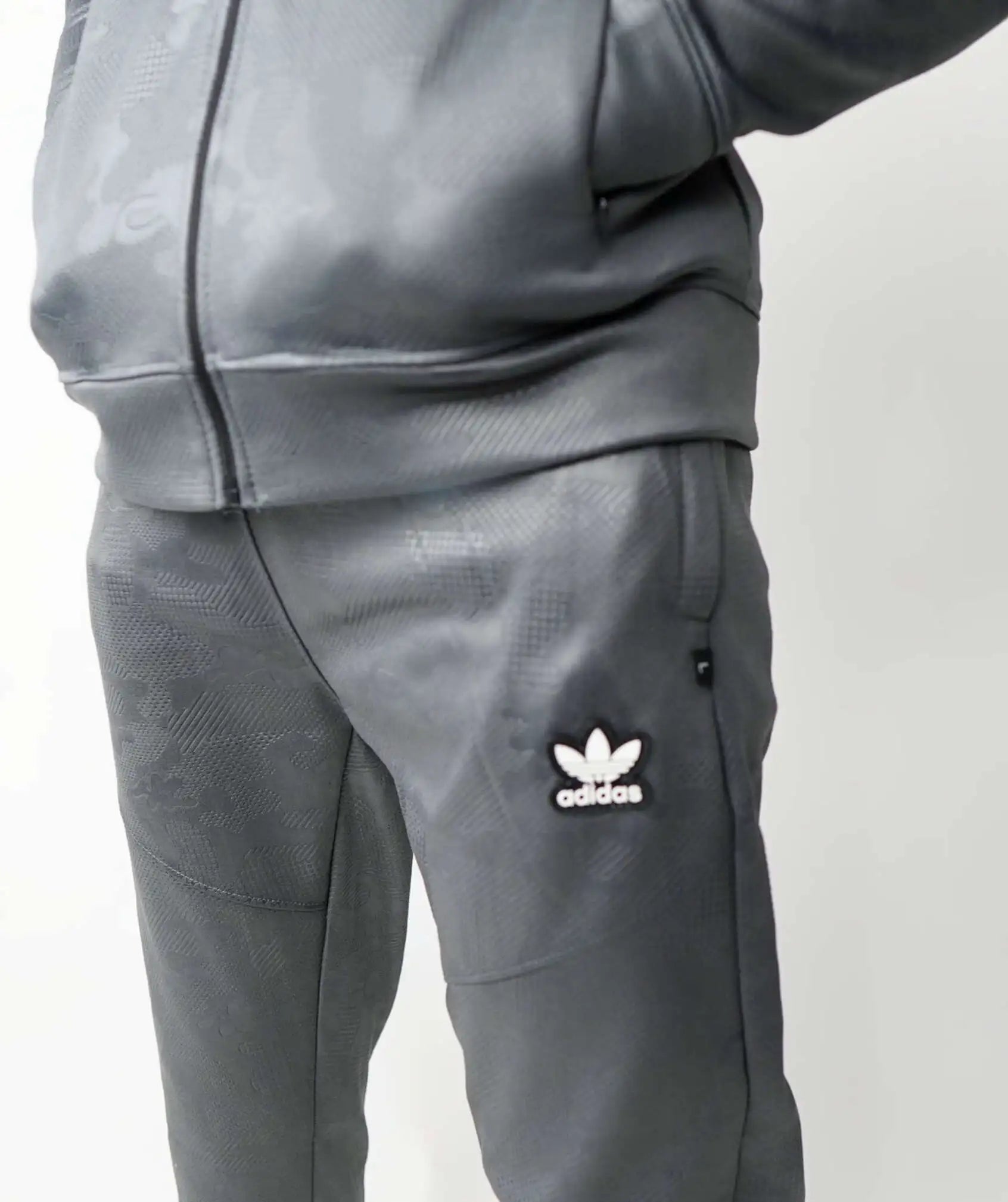 DOUBLE KNOT EMBOSS WINTER TRACKSUIT - Fusion Gears